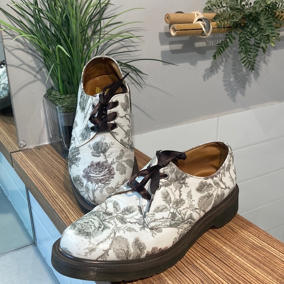 Dr. Martens Shoes - DR. MARTENS Green and white floral shoes Size 7